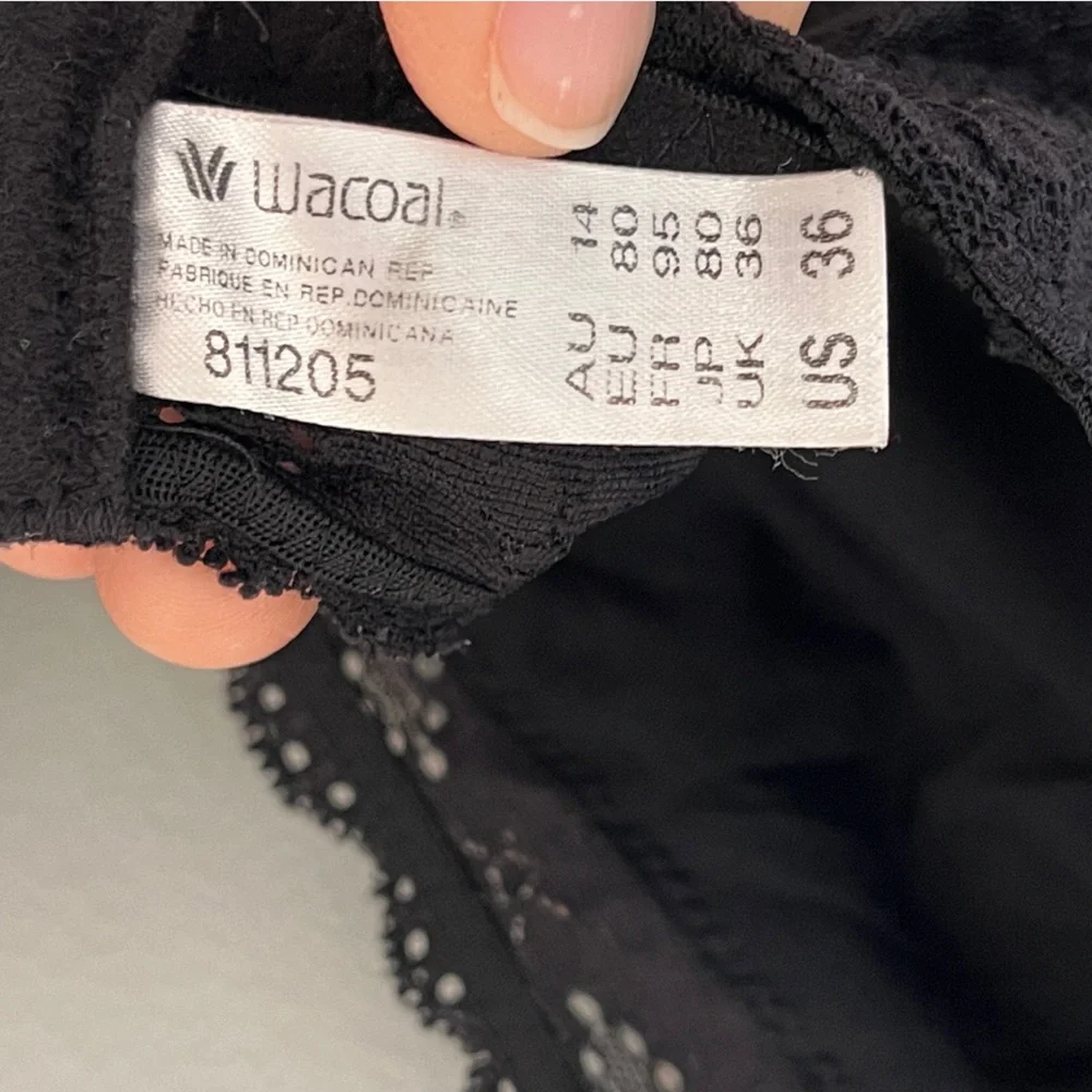 Wacoal Halo Lace Soft‎ Cup triangle plunge bra/bralette. Size 36 Black.